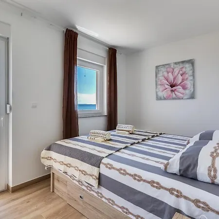 Beachfront 3 Bedroom With Jacuzzy Sga1 * Privlaka (Zadar)