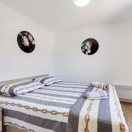 Beachfront 3 Bedroom With Jacuzzy Sga1 Βίλα