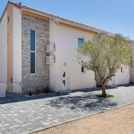 Βίλα Beachfront 3 Bedroom With Jacuzzy Sga1 *