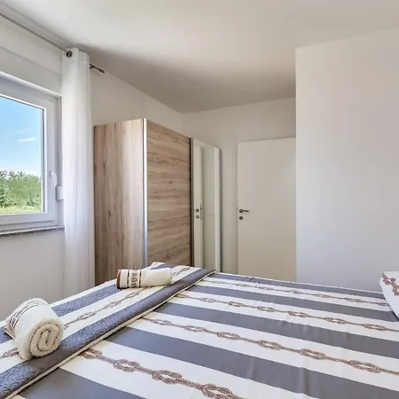Beachfront 3 Bedroom With Jacuzzy Sga1 Βίλα Privlaka (Zadar)