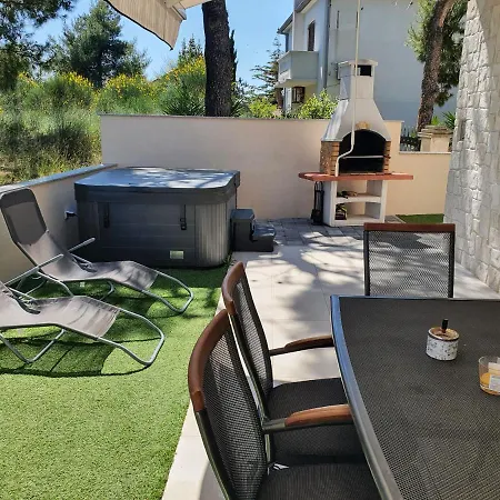 Βίλα Beachfront 3 Bedroom With Jacuzzy Sga1